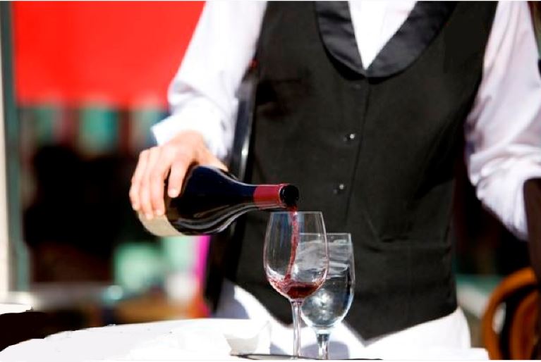 Imagen de la noticia Tres topicazos a la hora de servir el vino