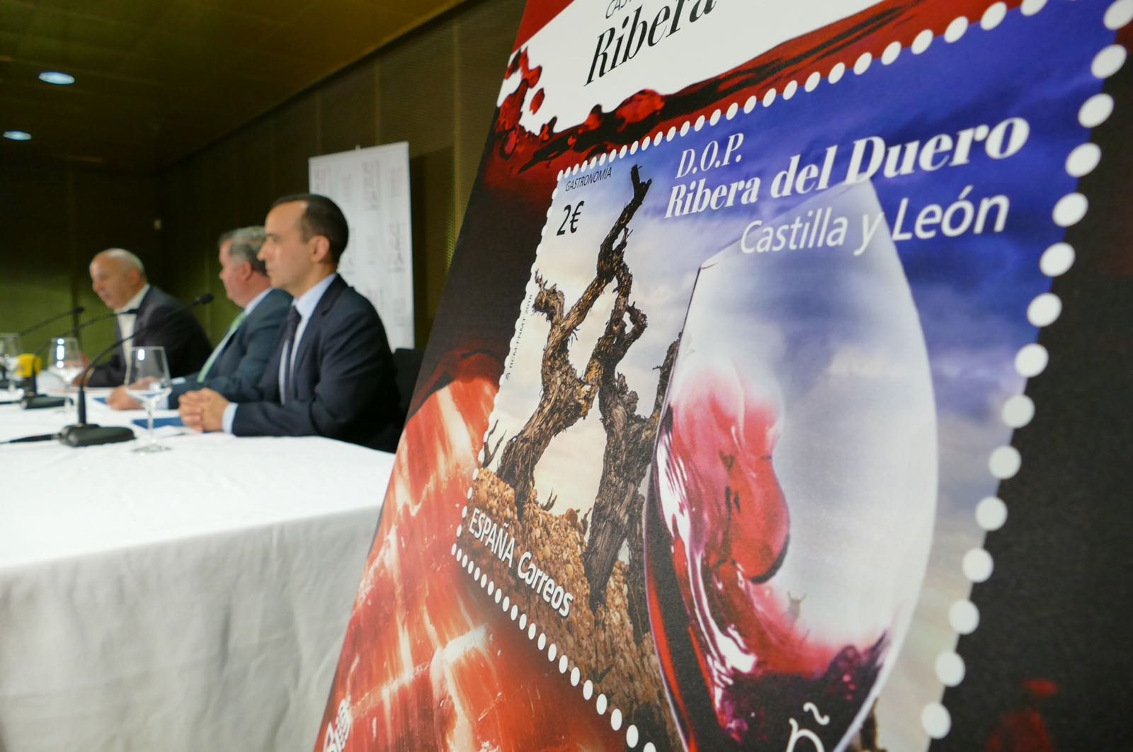 Imagen de la noticia Correos presentan el sello dedicado a la D.O.P. Ribera del Duero