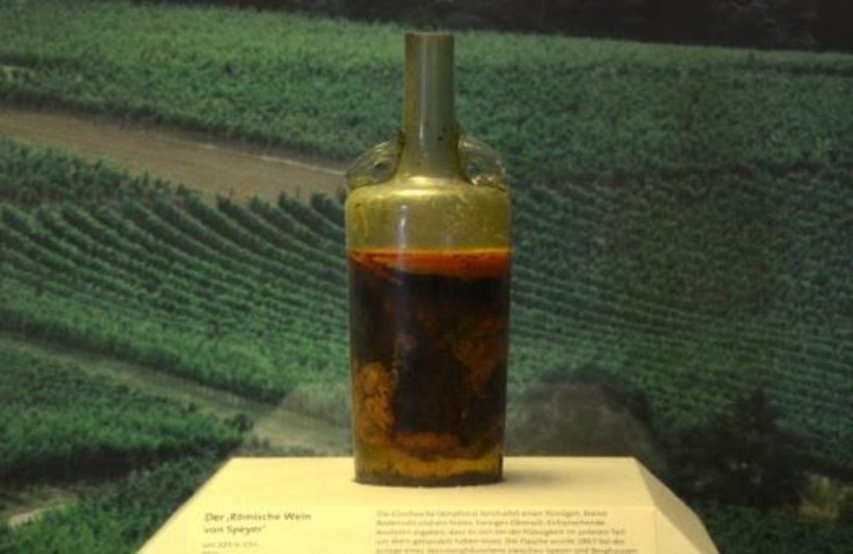 News image Por qué no se atreven a abrir la botella de vino más antigua del mundo